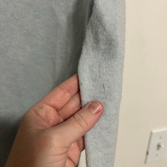 Vince‎ 100% Cashmere Grey Blue V-Neck Sweater - Picture 4 of 7